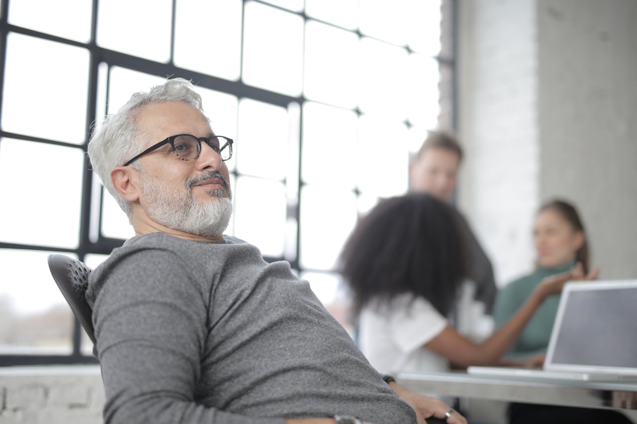 Kostenloses CRM-System vs. 1Tool: Was spart Unternehmen mehr Zeit & Geld?